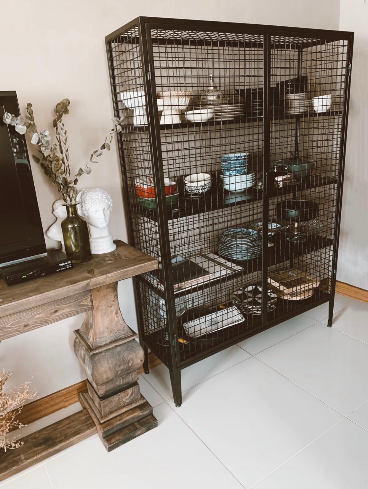 Oculto Wire Cabinet